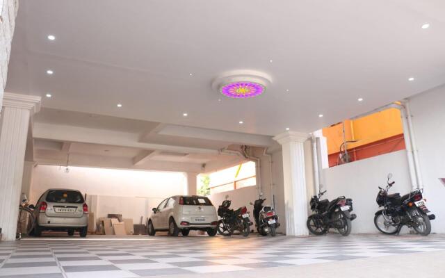 Saravanas Lodge