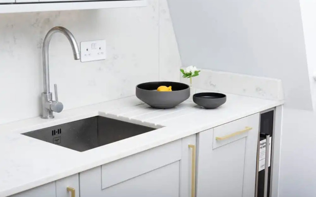 Cromwell Elite Apartment - 1 Bedroom