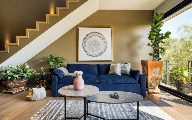 Chic PH Haven with rooftop By Tasman