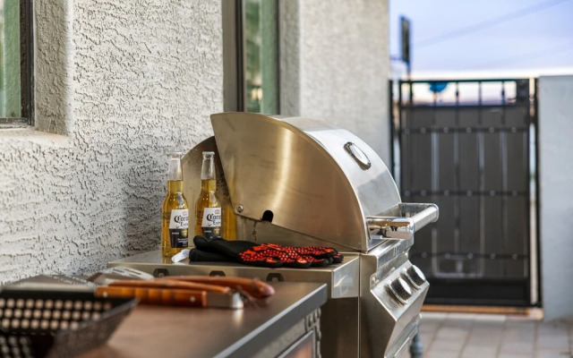 Desert Willow Pool Spa Firepit Putting Green