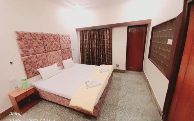Hotel Ajaya By Sr Hotels – Guest Rooms – Varanasi