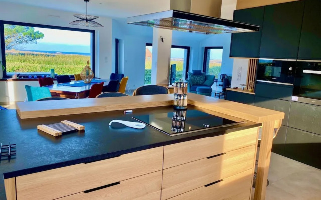 Magnificent Villa by the sea