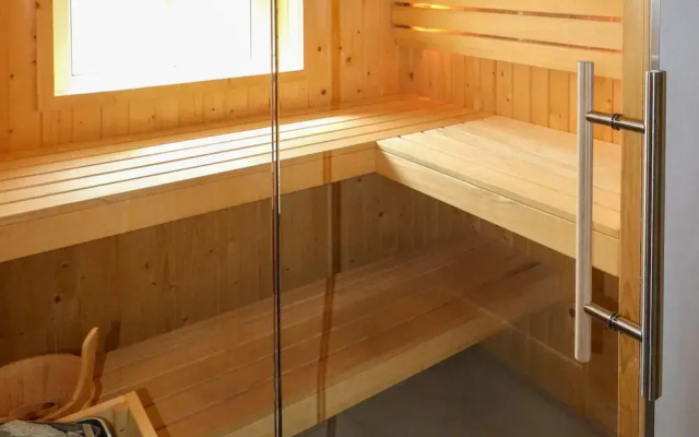 Luxury Villa with Sauna & Hot Tub at Lake
