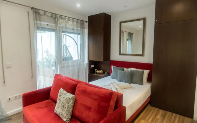 Almada Studios & Suites