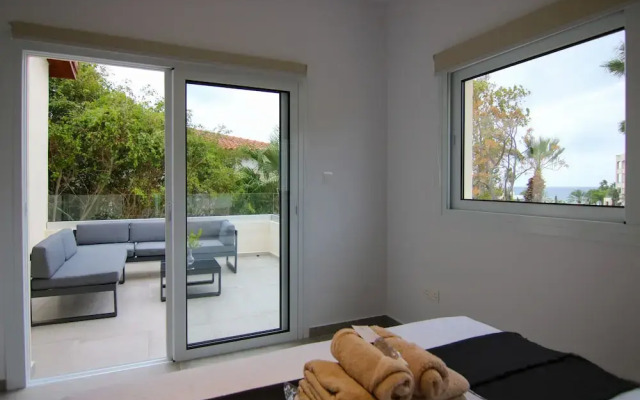 Phaedrus Living: Seaview Studio Suite Lighthouse 52