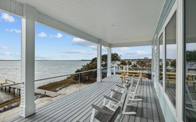 Straits Serenity 3 Bedroom Home by RedAwning