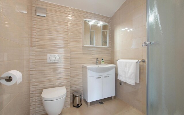 Nice Home in Podstrana With Wifi and 2 Bedrooms