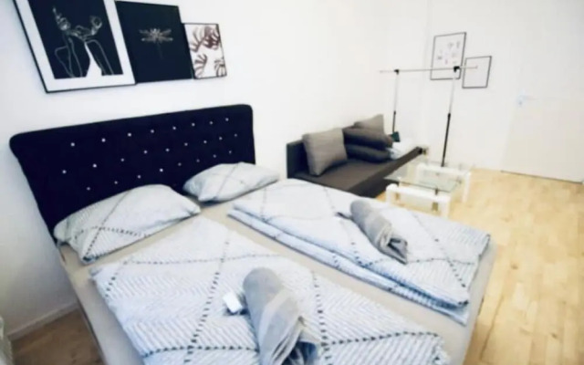 Cozy 3BR Apartment  Near Augarten Park
