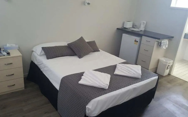 Nightcap at Queens Beach Hotel