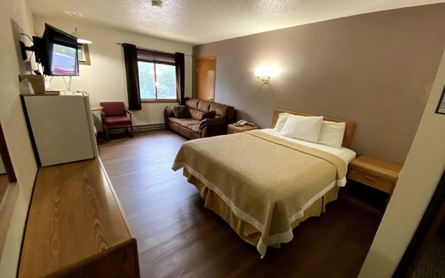 Woodlands Inn & Suites