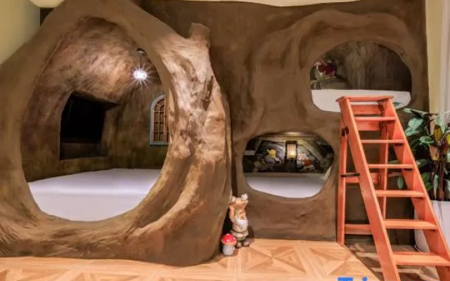 Pick up the moon parent-child hotel