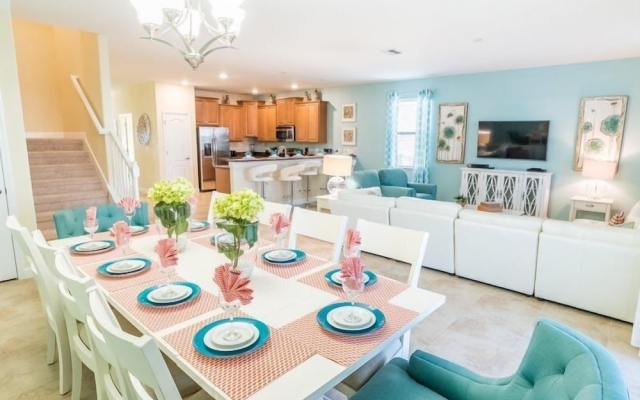 9BR Pool Home in ChampionsGate