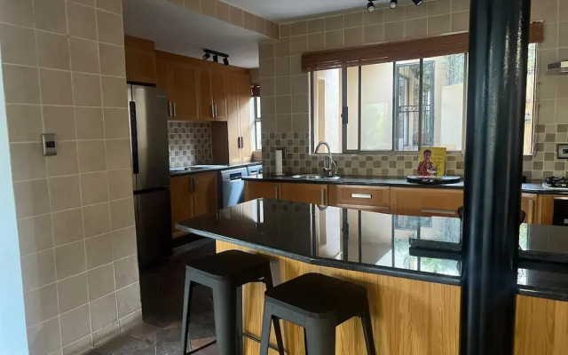 Bryanston Luxurious 4-Bed Villa