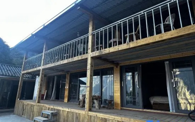 Hutiaoxia Village Upper-class Luxury Homestay