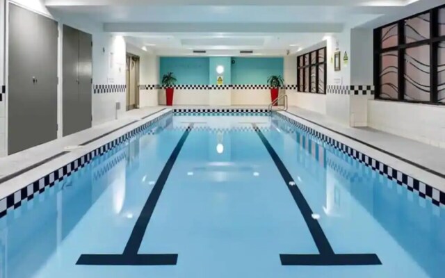 Gorgeous  Apartment With Nice View, Pool & Gym!