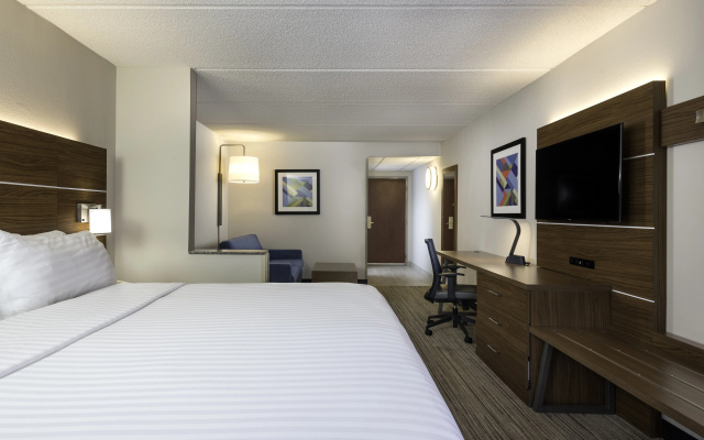 Holiday Inn Express & Suites Charlotte Arpt-Belmont by IHG