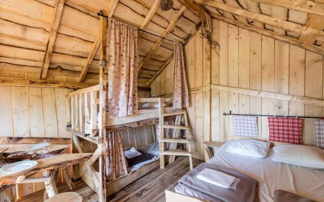 Camping Les Castors - Cabanes Insolites