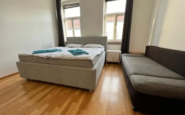 EasyStay 3BR shared Apt. Near Meidling