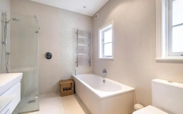 London Charm on Connaught Avenue