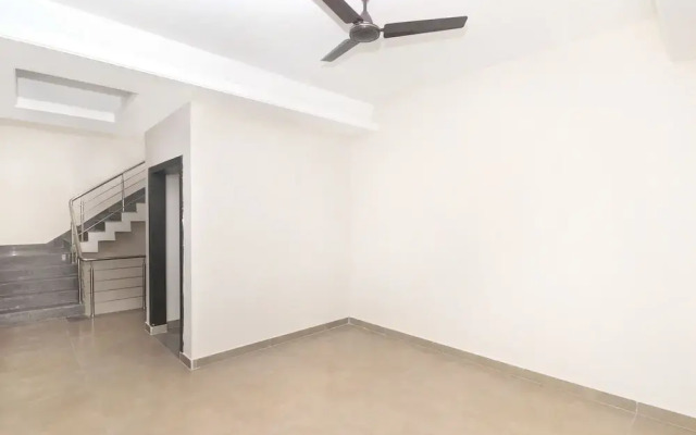 OYO 27826 Home Graceful Stay Near Airport