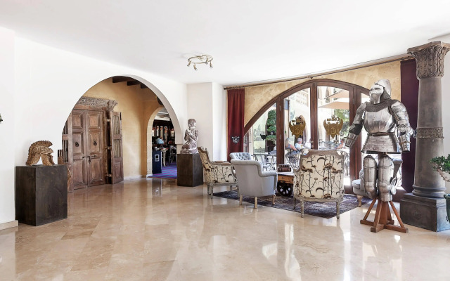 Le Chateau Lambousa Hotel