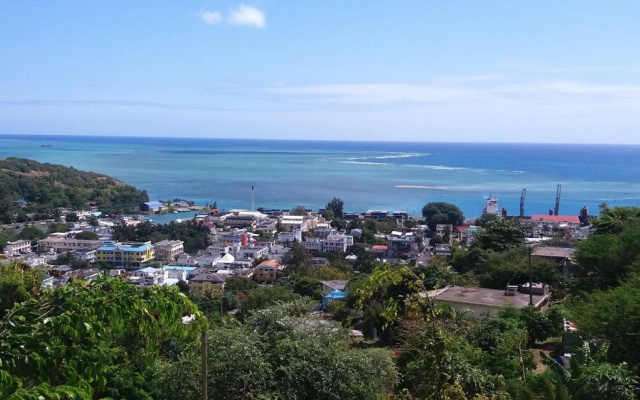 House With 2 Bedrooms in Port Mathurin, With Wonderful sea View, Enclo