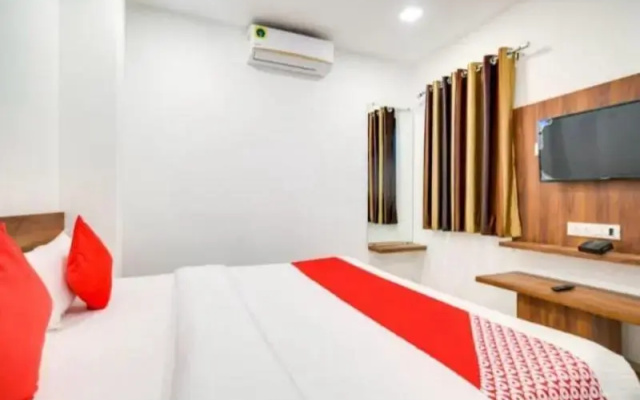 OYO 70780 Hotel Apple Grand