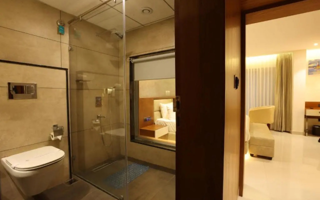 Royal Plaza Suites by RAK Rooms