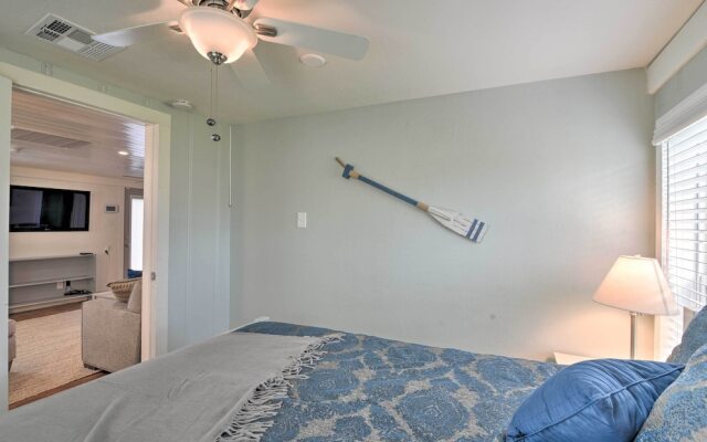 Steps to Sand: Galveston Beach Bungalow!