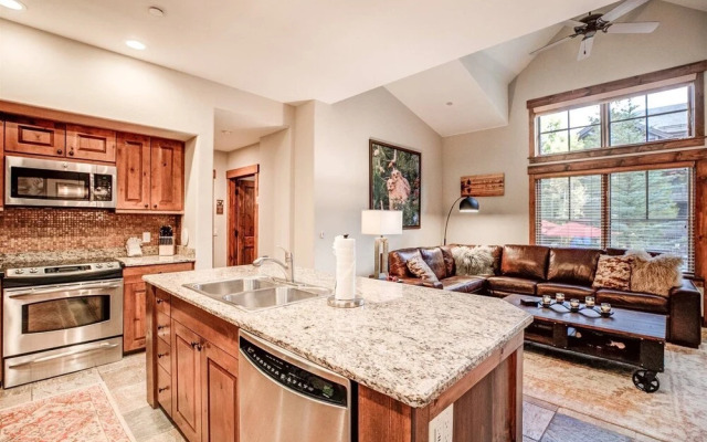 Ski-in 2 Bedroom Townhome at Mountain Thunder