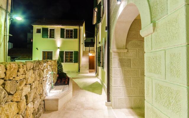 Hostel Dvor