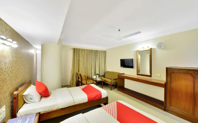 OYO 10197 Hotel Apex