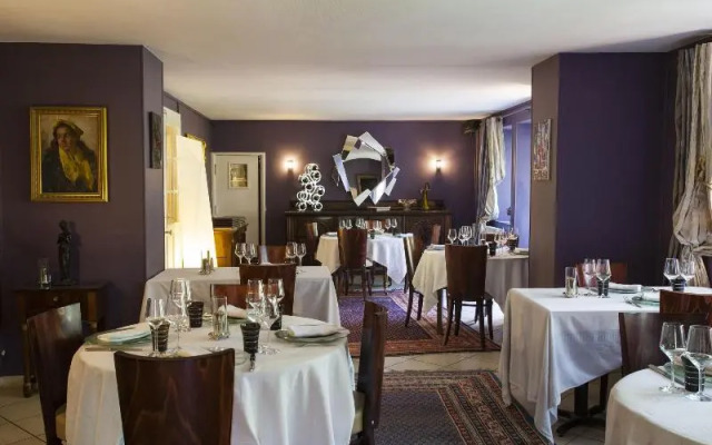 Logis Hotel la Source Bleue