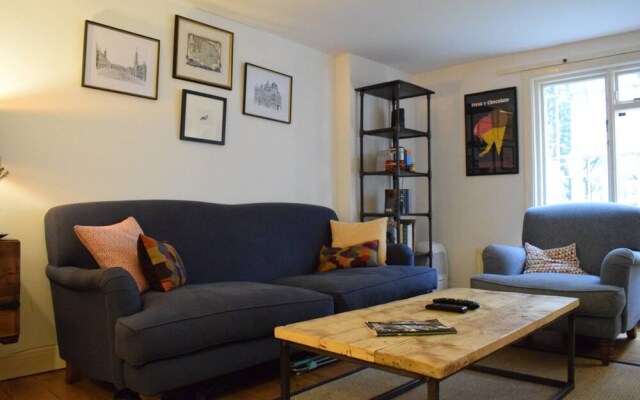 2 Bedroom Islington Apartment With Terrace Sleeps 4