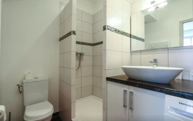 Sunny and Modern 1 Bedroom with Balcony2