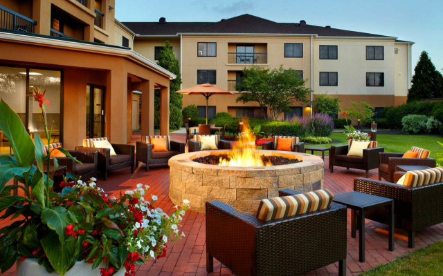 Courtyard by Marriott Columbus Airport