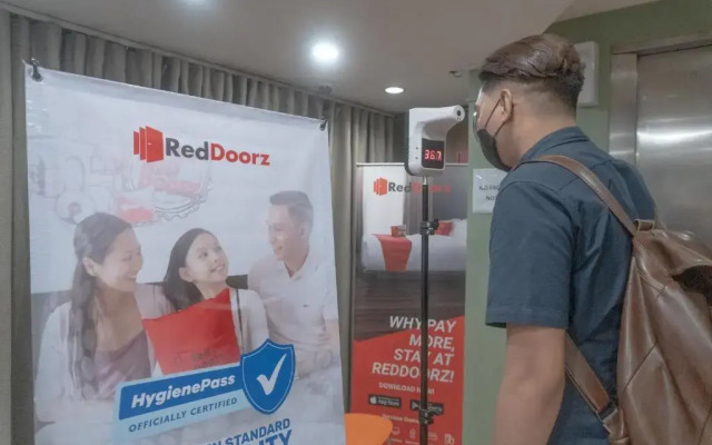 RedDoorz @ Hotel Rosemarie