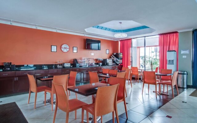 Howard Johnson Hotel & Suites by Wyndham Reseda