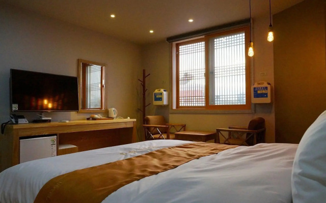 Hwangsil Tourist Hotel