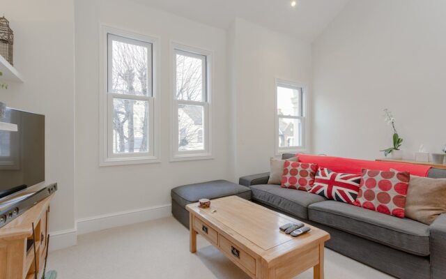 Spacious 2 Bedroom in Battersea