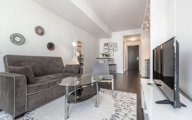 Noel Suites- Peter and Richmond St West