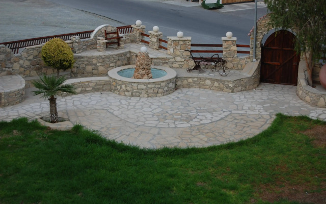 Moniatis Hotel
