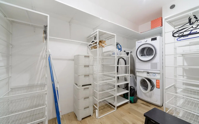 Lumina cozy 2-level apart with terrace