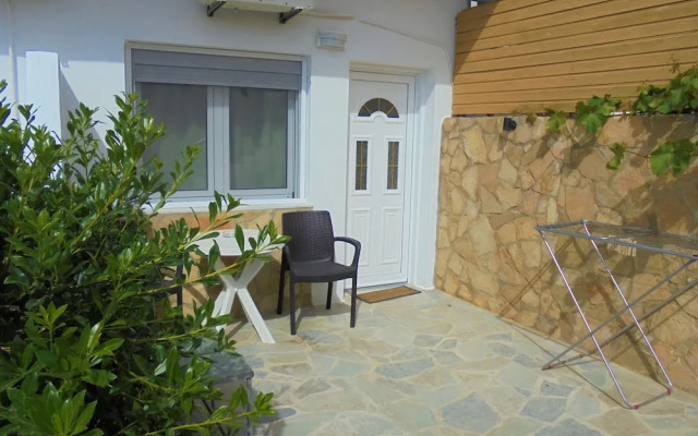Yannis Residences