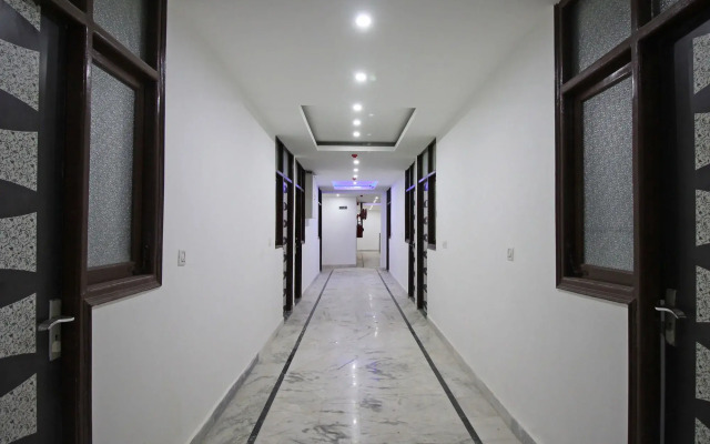 OYO Flagship 5179 Hotel Noida Saffron