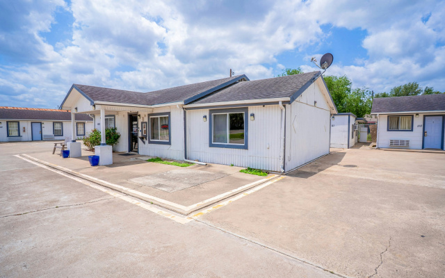 OYO Budget Inn Falfurrias Hwy 281