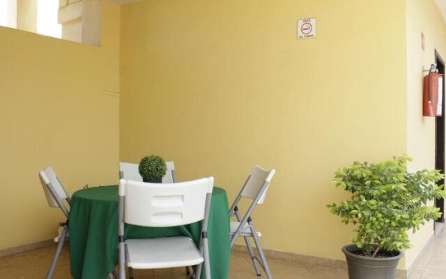 Hotel Flores Hills