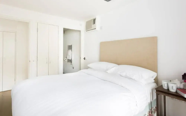 Gironde Road by Onefinestay
