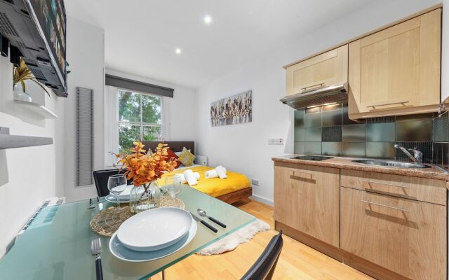 Serviced Studio Flat in Paddington London W2