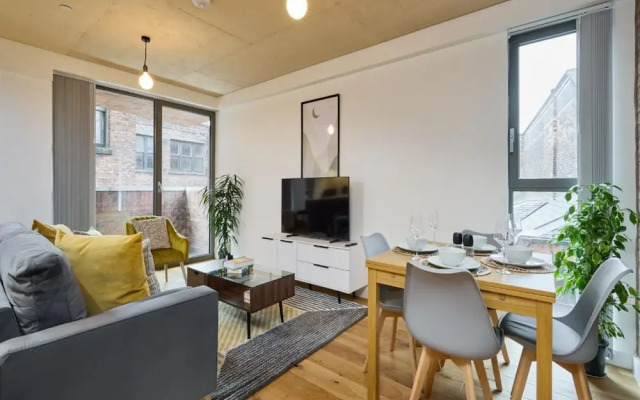 Warm Two-bedroom Apartment in the Northern Quarter